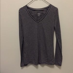 Long sleeve black and white top